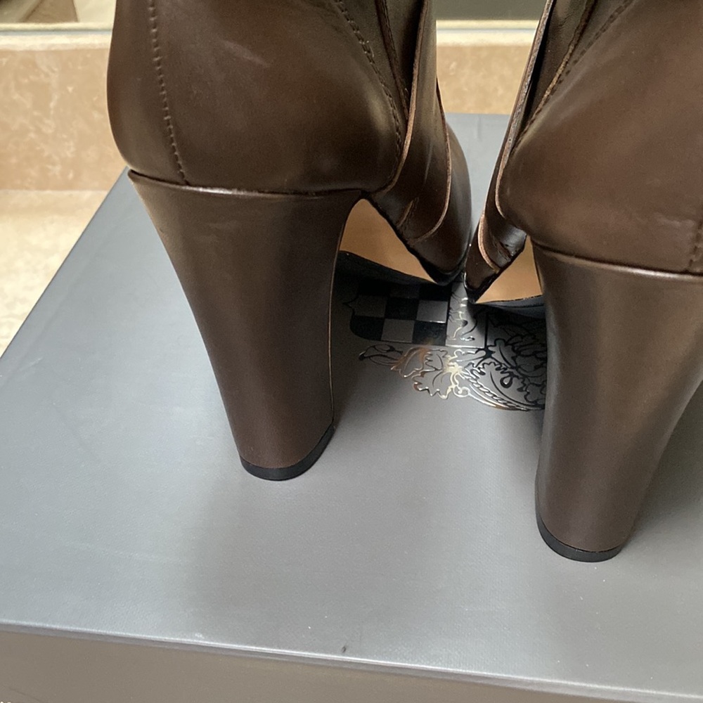 Vince Camuto Bootie . Size 9 Khaki Grey - Picture 6 of 10